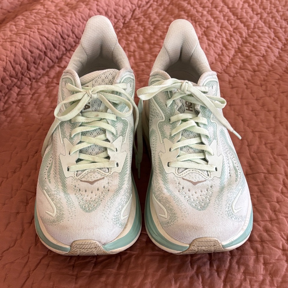 Hoka Clifton 10 Athletic Shoes